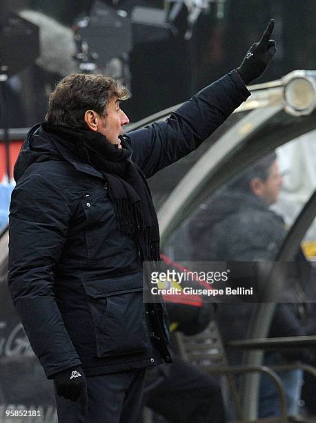 Alberto Malesani the head coach of Siena during the Serie A match between Milan and Siena at Stadio Giuseppe Meazza on January 17, 2010 in Milan,...