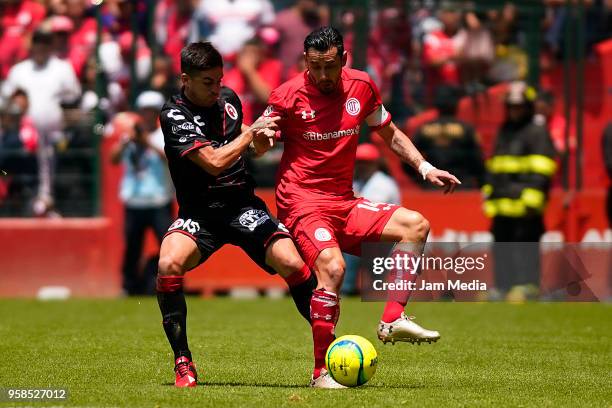 Damian Perez of Tijuana and Rubens Sambueza of Toluca compete for the ball during the semifinals second leg match between Toluca and Tijuana as part...