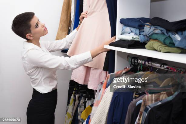 businesswoman choosing clothes - traje completo imagens e fotografias de stock