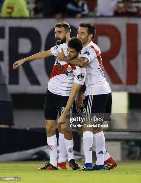 Ignacio Fernandez of River Plate celebrates with teammates Lucas Pratto and Ignacio Scocco after scoring the first goal of his team during a match...