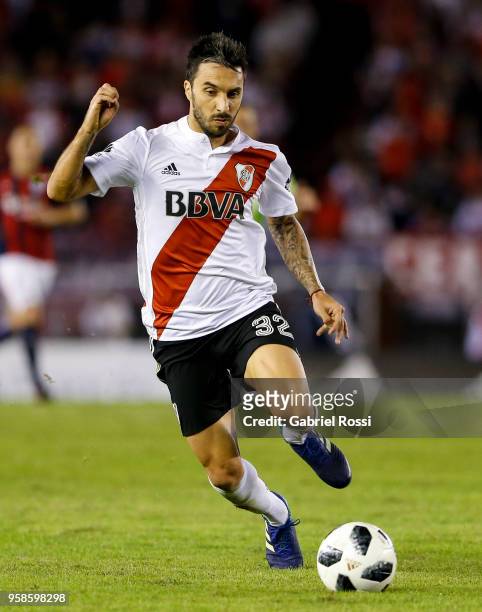 Ignacio Scocco of River Plate drives the ball during a match between River Plate and San Lorenzo as part of Superliga 2017/18 at Estadio Monumental...