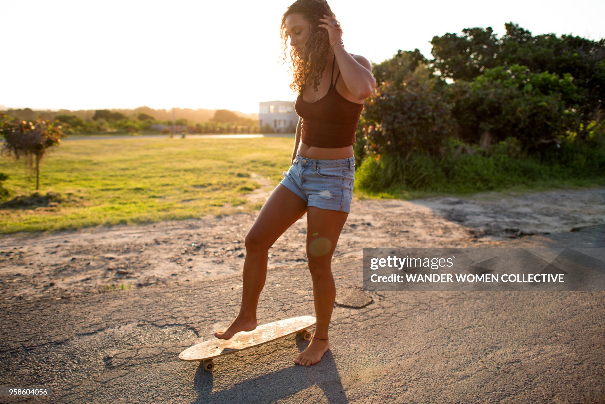https://media.gettyimages.com/id/958604056/photo/girl-riding-skateboard-barefoot-on-the-road-at-sunset.jpg?s=2048x2048&amp;w=gi&amp;k=20&amp;c=r9O-nnqb-jbjbcI8KCqdgrqk2hQgU1VEUzM4M1YAOh8=