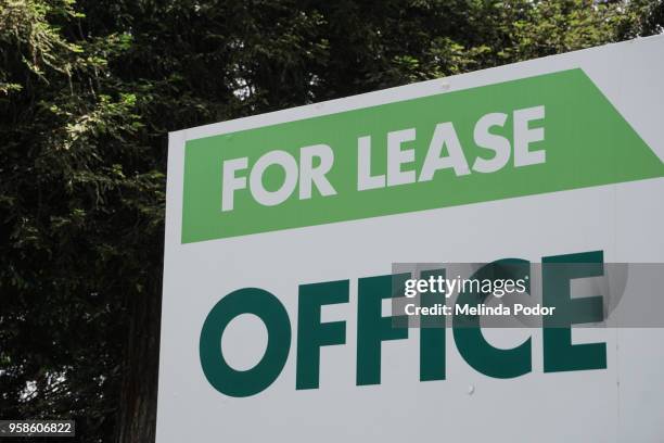 sign for an office space for lease - for lease sign stock pictures, royalty-free photos & images