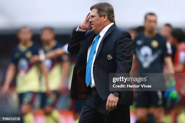 Miguel Herrera, Coach of America looks on during the semifinals second leg match between America and Santos Laguna as part of the Torneo Clausura...