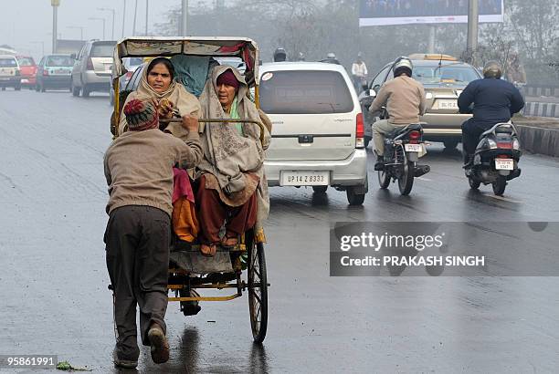 Cycle Rickshaw Back 1,004 Rickshaw Back Stock Photos, High-Res Pictures, and Images - Getty ...