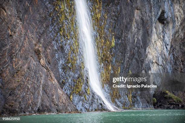 waterfalls near balmaceda and serrano glaciers - chile serrano - fotografias e filmes do acervo