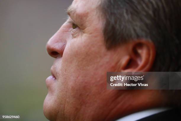 Miguel Herrera, Coach of America looks on during the semifinals second leg match between America and Santos Laguna as part of the Torneo Clausura...