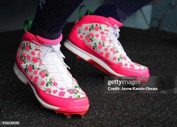 Kenley Jansen of the Los Angeles Dodgers wears custom Nike baseball cleats in honor of Mother's Day for the game against the Cincinnati Reds at...