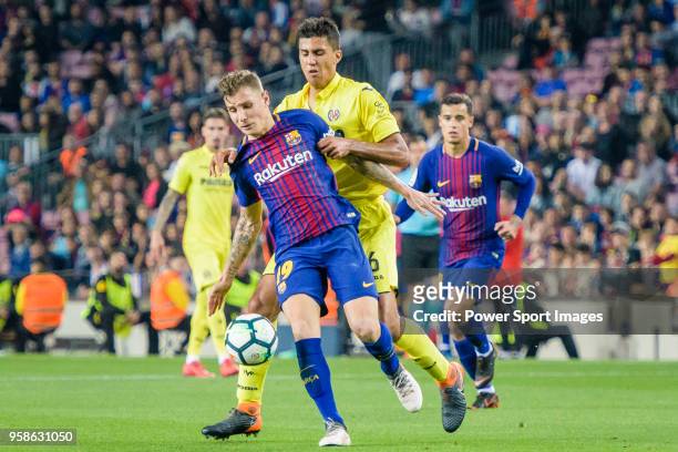 Lucas Digne of FC Barcelona fights for the ball with Rodrigo Hernandez Cascante, Rodri, of Villarreal CF during the La Liga 2017-18 match between FC...