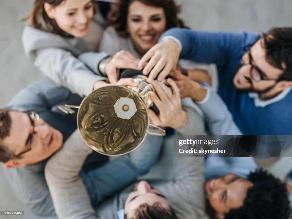 Winnende een trofee voor zakelijke prestatie!