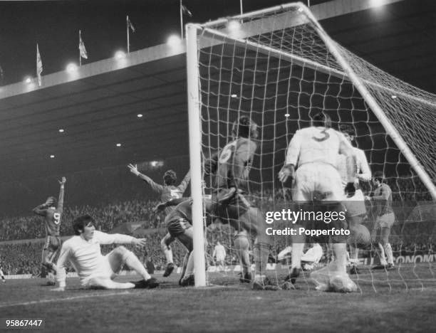 The FA Cup Final replay between Chelsea and Leeds United at Old Trafford, 29th April 1970. Chelsea won 2-1. Chelsea celebrate after David Webb scored...