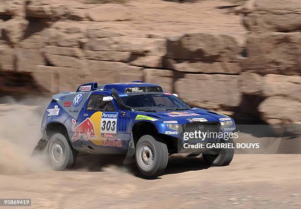 Spain's Carlos Sainz steers his Volkswagen during the 12th stage of the Dakar 2010, between San Juan and San Rafael, Argentina on January 14, 2010....