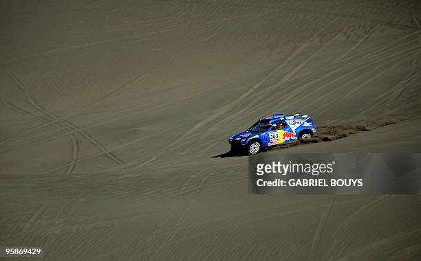 Spain's Carlos Sainz steers his Volkswagen during the 13th stage of the Dakar 2010, between San Rafael and Santa Rosa, Argentina on January 15, 2010....