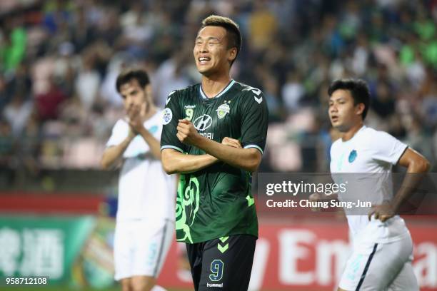 Kim Shin-Wook of Jeonbuk Hyundai Motors reacts after missing a chance during the AFC Champions League Round of 16 second leg match between Jeonbuk...