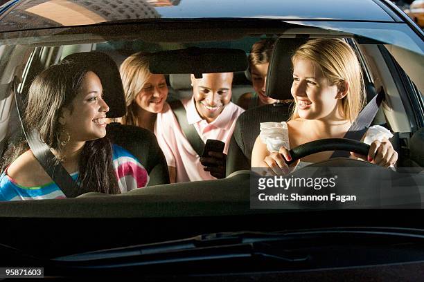 teenage friends in a car - 19 to 22 years and friends and talking stock pictures, royalty-free photos & images