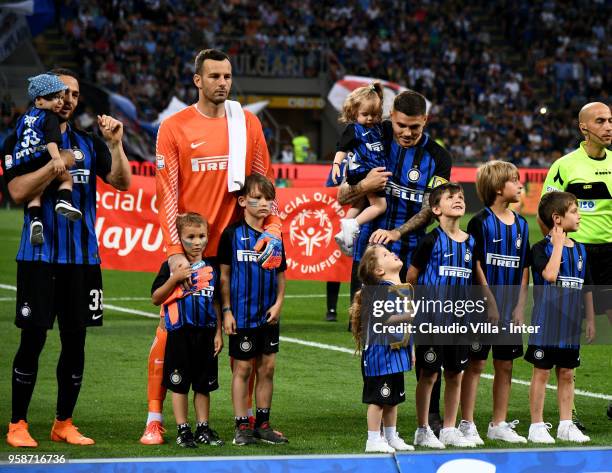 Mauro Icardi and Samir Handanovic of FC Internazionale during the serie A match between FC Internazionale and US Sassuolo at Stadio Giuseppe Meazza...