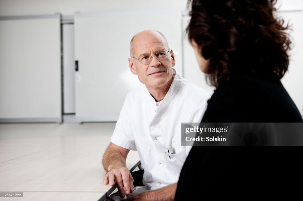 Doctor and patient in conversation