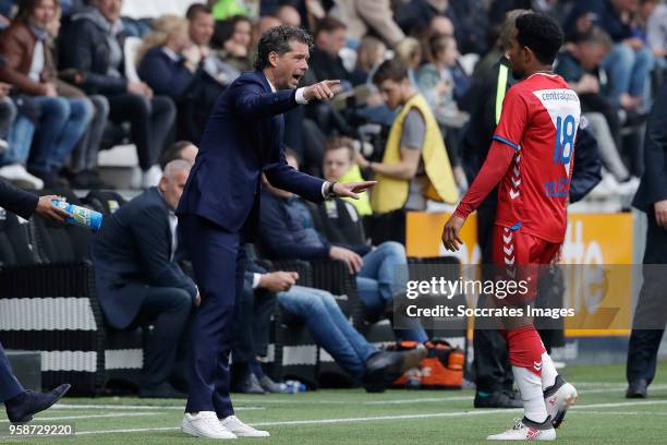 Coach Jean Paul de Jong of FC Utrecht, Urby Emanuelson of FC Utrecht during the Dutch Eredivisie match between Heracles Almelo v FC Utrecht at the...