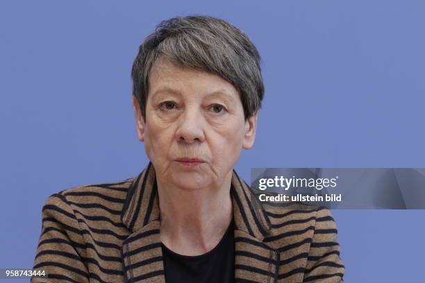 Bundesministerin für Umwelt, Naturschutz, Bau und Reaktorsicherheit Dr. Barbara Hendricks, Deutschland, Berlin, Bundespressekonferenz, Thema:...