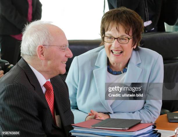 Wolfgang Schäuble, Bundesminister der Finanzen, Brigitte Zypries, Bundesministerin für Wirtschaft und Energie, Deutschland,, Berlin, Das...