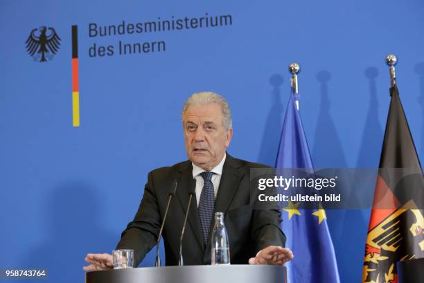 Migrationskommissar Dimitris Avramopoulos, Deutschland, Berlin, Statement BM de Maiziere und EU-Kommissar Avramopoulos zu Migration und Sicherheit,