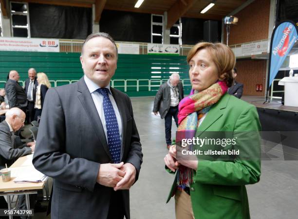 Georg Pazderski, Landesgeschäftsführer der AfD Berlin, Beatrix Amelie Ehrengard Eilika von Storch, geborene Herzogin von Oldenburg, stellvertretende...