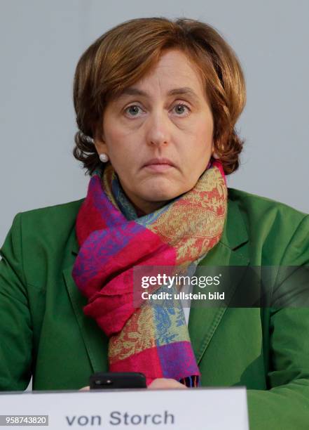 Beatrix Amelie Ehrengard Eilika von Storch, geborene Herzogin von Oldenburg, stellvertretende Bundesvorsitzende der AfD, Deutschland, Paaren im...