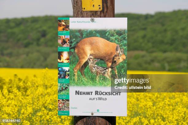 Landwirtschaft Autofahrer. Thema Wild. Schild Plakat - Nehmt Rücksicht auf`s Wild - gesehen in de Gemarkung Nordstemmen