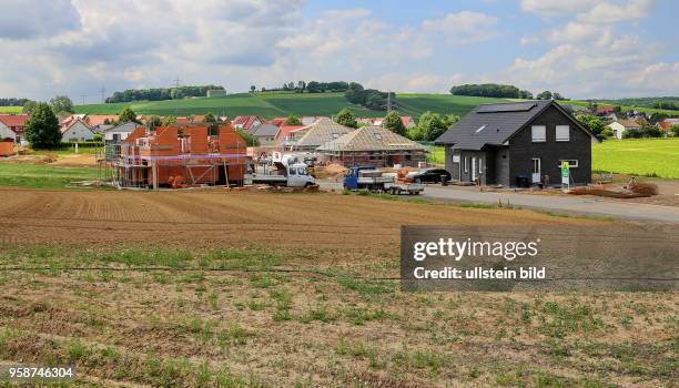 Bauwirtschaft, Hausbau, Wohnungsbau, Eigentum, Bauland Miete, ländliche Gegend - hier gesehen in Rodenberg bei Hannover