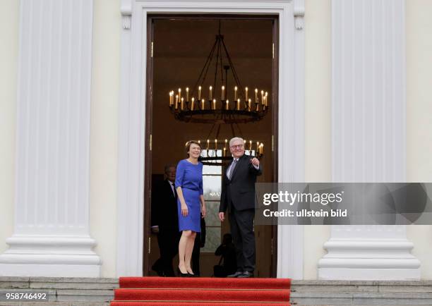 Elke Büdenbender, Bundespräsident Frank-Walter Steinmeier, Deutschland, Berlin, Schloss Bellevue, Begrüßung von Bundespräsident Steinmeier und Elke...