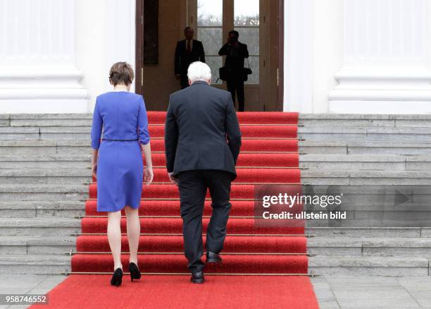 Elke Büdenbender, Bundespräsident Frank-Walter Steinmeier, Deutschland, Berlin, Schloss Bellevue, Begrüßung von Bundespräsident Steinmeier und Elke...