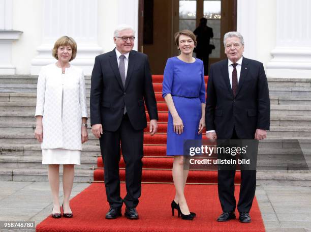 Daniela Schadt, Bundespräsident Steinmeier, Elke Büdenbender , Bundespräsident a. D. Joachim Gauck , Deutschland, Berlin, Schloss Bellevue, Begrüßung...