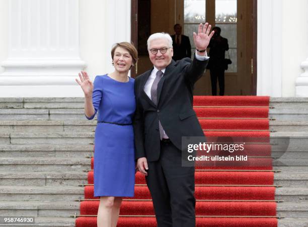 Elke Büdenbender, Bundespräsident Frank-Walter Steinmeier, Deutschland, Berlin, Schloss Bellevue, Begrüßung von Bundespräsident Steinmeier und Elke...