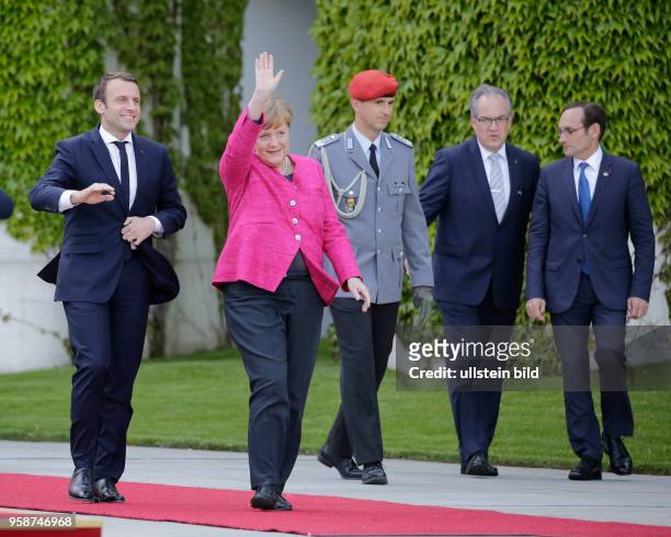 Staatspräsidenten der Französischen Republik, Emmanuel Macron, Bundeskanzlerin Angela Merkel, Deutschland, Berlin, Bundeskanzleramt, Begrüßung des...