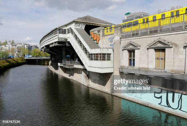 Deutschland, Berlin, U-Bahnhof Hallesches Tor am Landwehrkanal im Ortsteil Kreuzberg des Bezirks Friedrichshain-Kreuzberg, denkmalgeschützter...