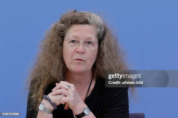 Birgit Menz, MdB Obfrau , Deutschland, Berlin, Bundespressekonferenz, Thema: Nachhaltigkeit national und global verankern - Für eine starke...