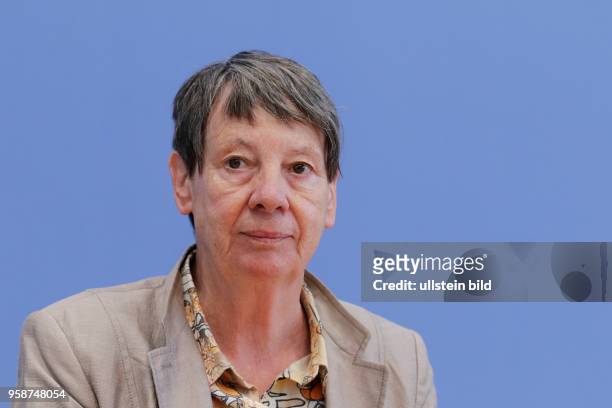 Bundesministerin für Umwelt, Naturschutz, Bau und Reaktorsicherheit Dr. Barbara Hendricks, Deutschland, Berlin, Bundespressekonferenz, Thema:...