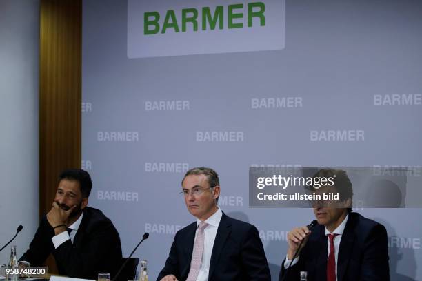 Athanasios Drougias, Sprecher der Barmer GEK, Prof. Dr. Daniel Grandt, Mitglied im Vorstand der Arzneimittelkommission der deutschen Ärzteschaft,...