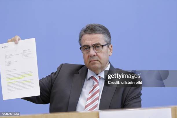 Bundesminister des Auswärtigen Sigmar Gabriel, Vizekanzler, Deutschland, Berlin, Bundespressekonferenz, Thema: Regierungsarbeit der SPD - Bilanz und...