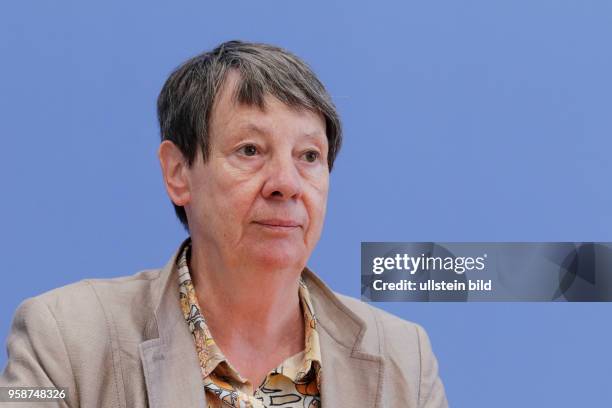 Bundesministerin für Umwelt, Naturschutz, Bau und Reaktorsicherheit Dr. Barbara Hendricks, Deutschland, Berlin, Bundespressekonferenz, Thema:...