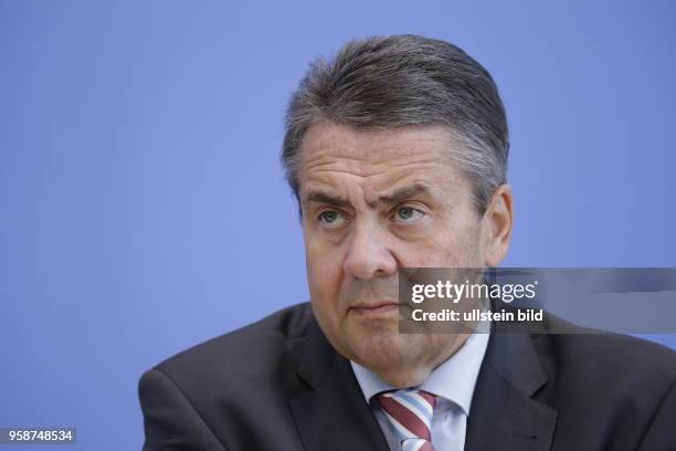 Bundesminister des Auswärtigen Sigmar Gabriel, Vizekanzler, Deutschland, Berlin, Bundespressekonferenz, Thema: Regierungsarbeit der SPD - Bilanz und...