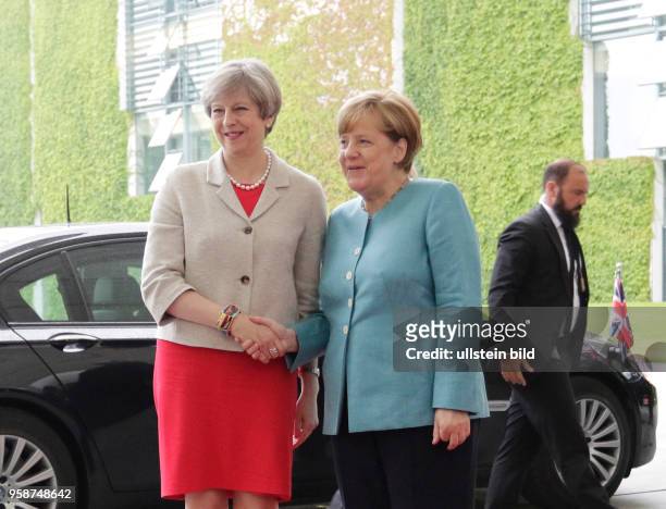 Deutschland, Berlin, Bundeskanzleramt, Begrüßung der Premierministerin des Vereinigten Königreichs Großbritannien und Nordirland, Theresa May, durch...