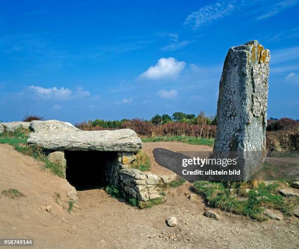 Eingang zur megalithischen Grabkammer, Dolmen des Pierres Plates, in Locmariaquer in der Bretagne