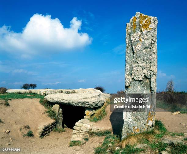 Eingang zur megalithischen Grabkammer, Dolmen des Pierres Plates, in Locmariaquer in der Bretagne