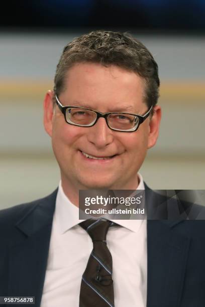 Thorsten Schäfer-Gümbel in der ARD-Talkshow ANNE WILL am in Berlin Thema der Sendung: Streit um Schäubles Steuermilliarden - Wie bekommen die Bürger...