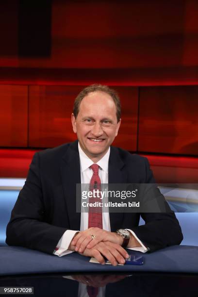 Alexander Graf Lambsdorff in der ARD-Talkshow hart aber fair am in Berlin Thema der Sendung: Außer Kontrolle ? Wie gefährlich ist Trump für die Welt?