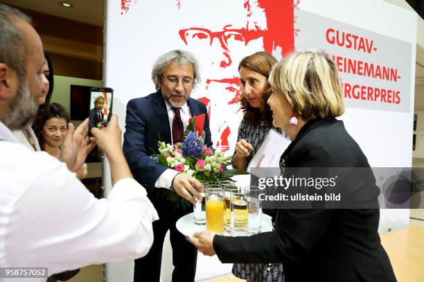 Berlin-Kreuzberg : Verleihung des Gustav-Heinemann-Bürgerpreises an Can Dündar am im Willy_Brandt_Haus. Die SPD zeichnete den türkischen Journalisten...