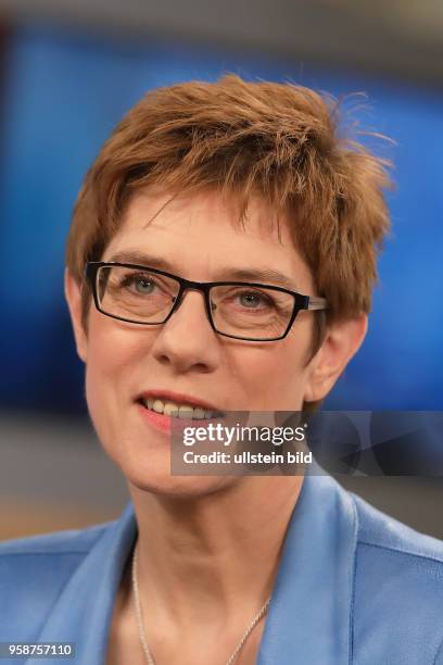 Annegret Kramp-Karrenbauer in der ARD-Talkshow ANNE WILL am in Berlin Thema der Sendung: Streit um Schäubles Steuermilliarden - Wie bekommen die...