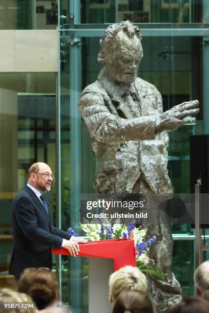 Berlin-Kreuzberg : Martin Schulz anlässlich der Verleihung des Gustav-Heinemann-Bürgerpreises an Can Dündar am im Willy_Brandt_Haus. Die SPD...