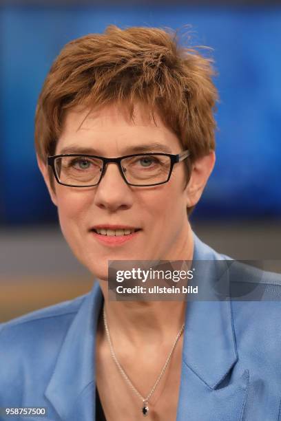 Annegret Kramp-Karrenbauer in der ARD-Talkshow ANNE WILL am in Berlin Thema der Sendung: Streit um Schäubles Steuermilliarden - Wie bekommen die...